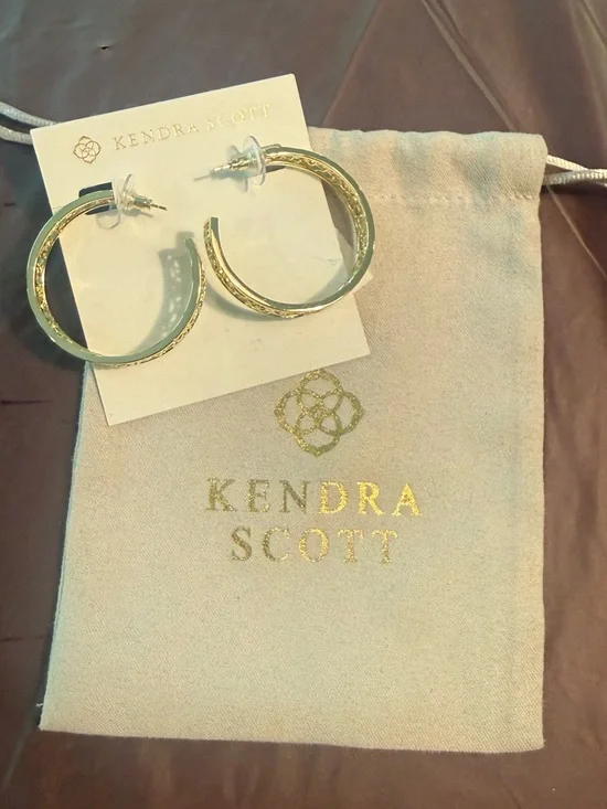 NWT Kendra Scott Kelly Hoop Earring, 14k Gold Plated Brass w/ Dustbag - Picture 2 of 9